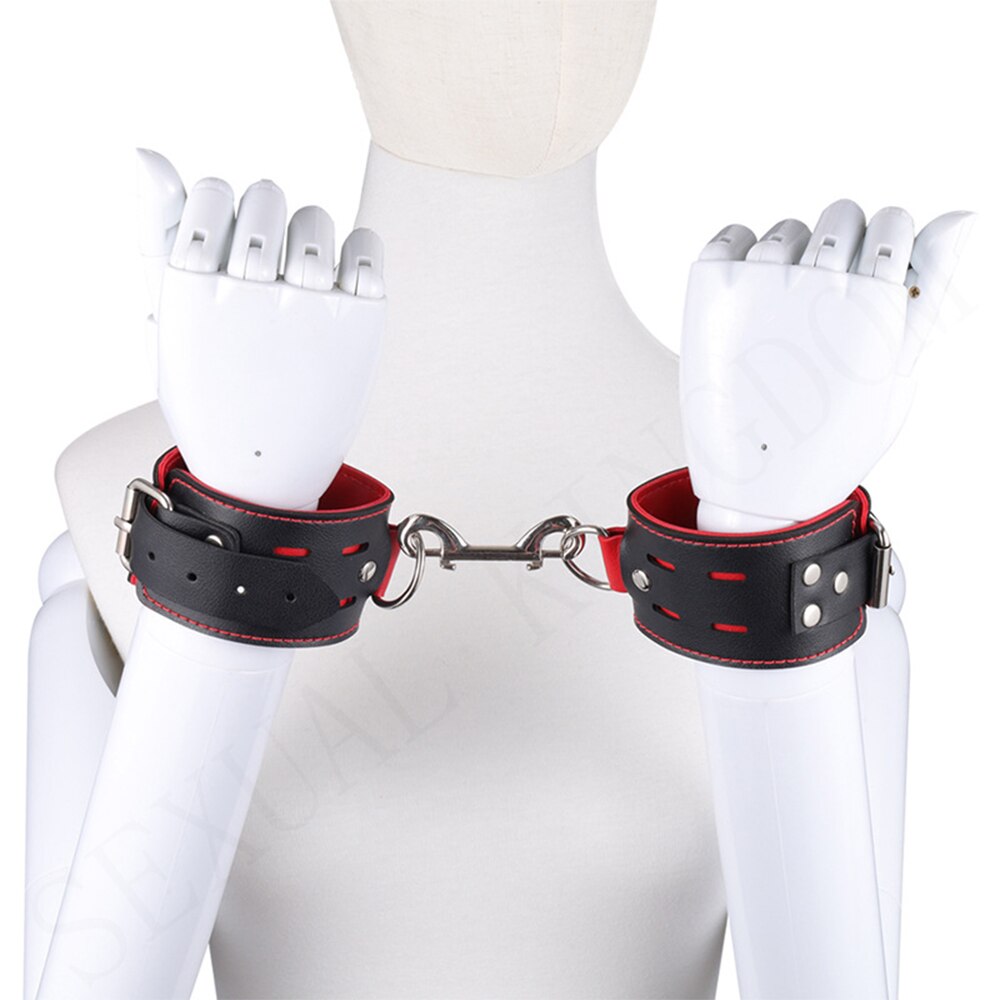 กุญแจมือและเครื่องพันธนาการหนังแบบปรับได้ BDSM อุปกรณ์ SM สำหรับผู้หญิงและคู่รัก
