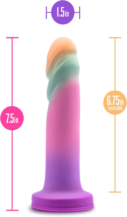 Blush Avant Sunrise Gaze Dildo ขนาด 7.5 นิ้ว – ผลิตด้วยมือจาก Purio® Liquid Silicone หุ้มด้วย UltraSilk® ผิวเรียบลื่นเหมือนผ้าซาติน – ฐานดูดสุญญากาศและใช้กับสายรัดได้ – Sherbet