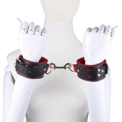 กุญแจมือและเครื่องพันธนาการหนังแบบปรับได้ BDSM อุปกรณ์ SM สำหรับผู้หญิงและคู่รัก