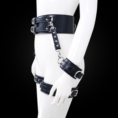 ชุดรัดตัว BDSM หนังเทียมสำหรับผู้ใหญ่ ประกอบด้วย กุญแจมือ เข็มขัด ที่รัดขา ข้อต่อตรงกลาง ของเล่นสำหรับผู้ใหญ่ ของเล่นรัดตัวสำหรับผู้หญิง