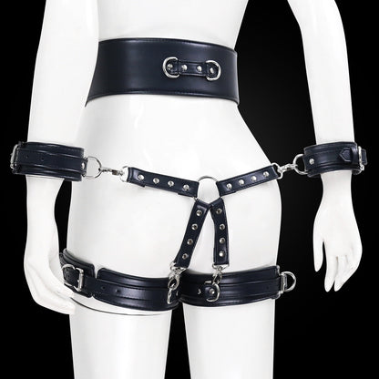 ชุดรัดตัว BDSM หนังเทียมสำหรับผู้ใหญ่ ประกอบด้วย กุญแจมือ เข็มขัด ที่รัดขา ข้อต่อตรงกลาง ของเล่นสำหรับผู้ใหญ่ ของเล่นรัดตัวสำหรับผู้หญิง